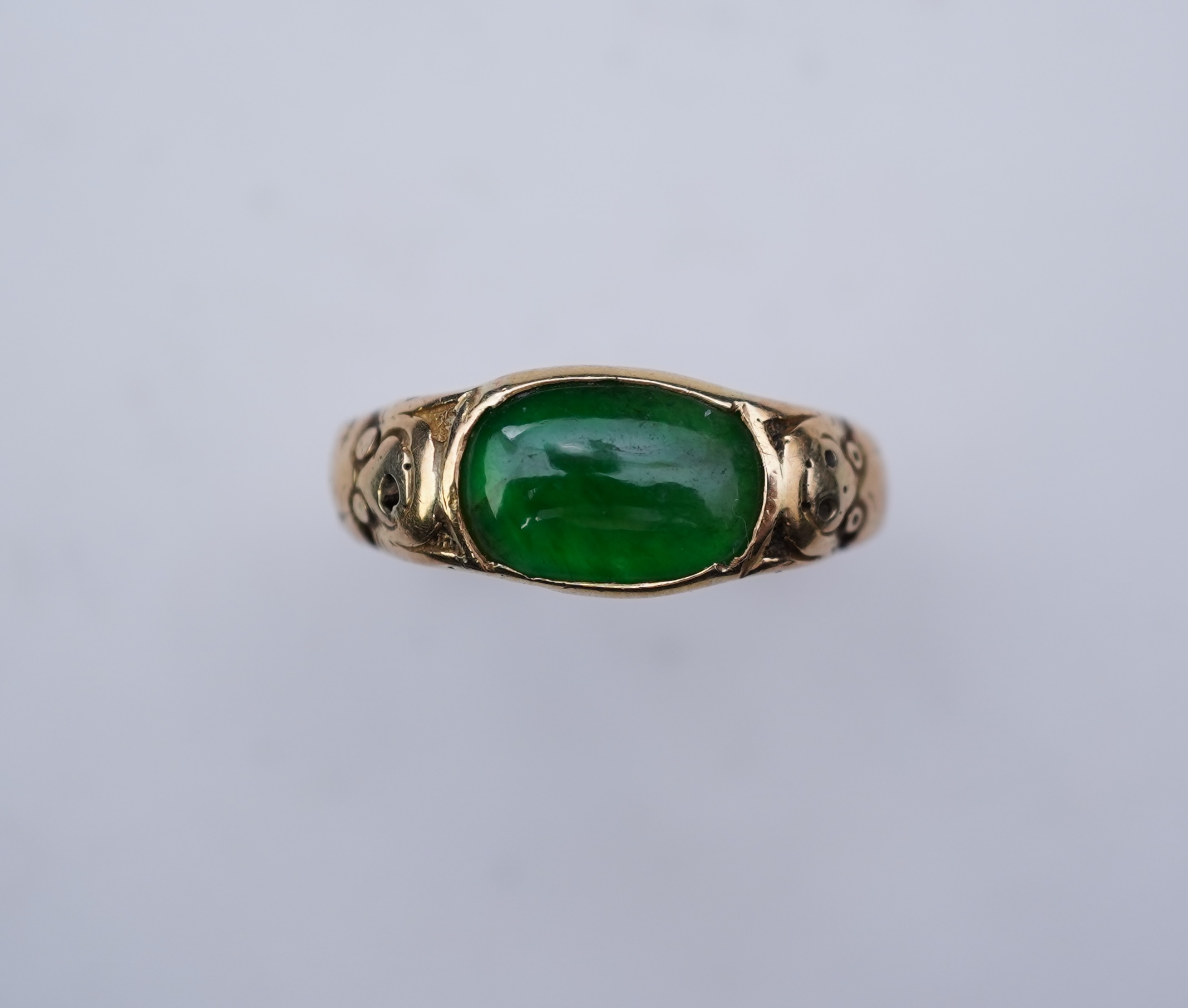 A fine jadeite ring, early 20th century